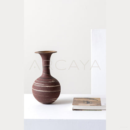 Dadan Marbled Stoneware Vase - scene