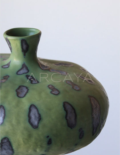 Dadan Vintage Art Ceramic Vase - scene