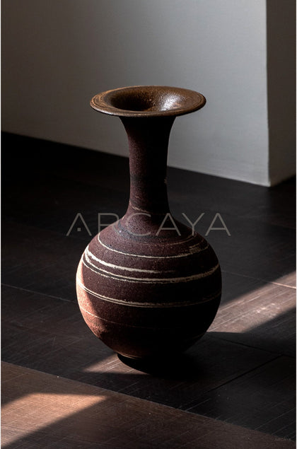 Dadan Marbled Stoneware Vase - scene