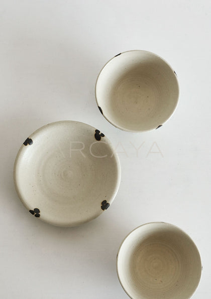 Amu Collab White Glaze Ink Dot Bowl Plate - scene