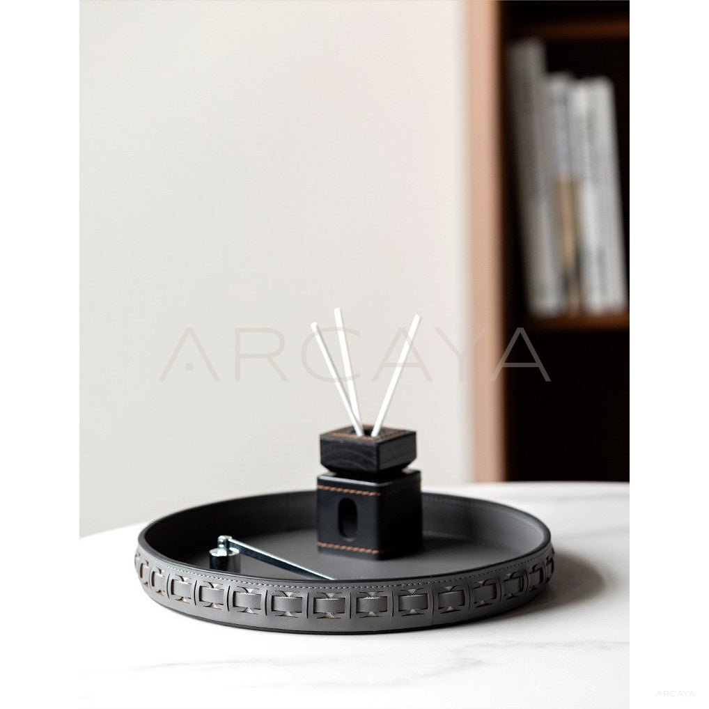 Leather Round Entryway Key Tray in detail