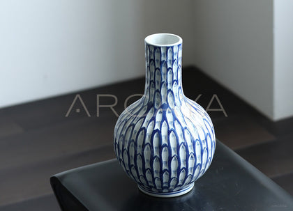New Chinese Blue White Fish Scale Vase - scene