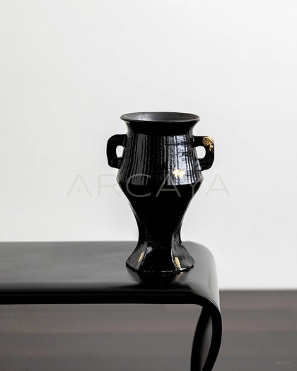 Dadan Ribbed Gilded Ceramic Vase - scene