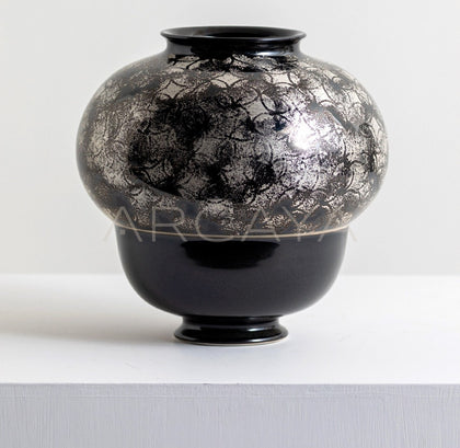 Black Gold Scale Pattern Sphere Vase - scene