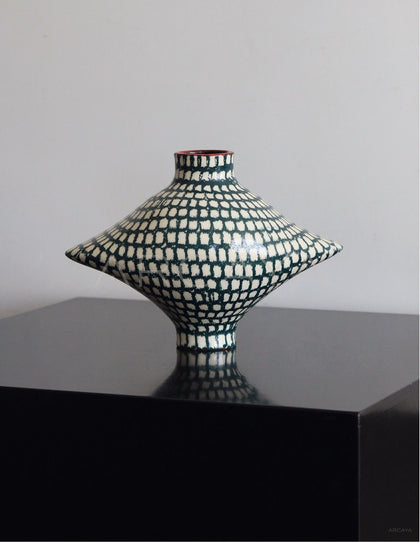 Dadan Geometric Diamond Ceramic Vase - scene
