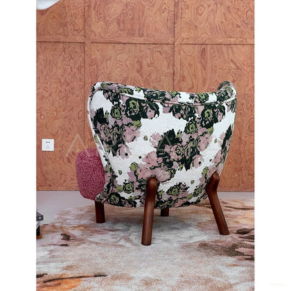 Jeaek Woolf Rose Chair - scene