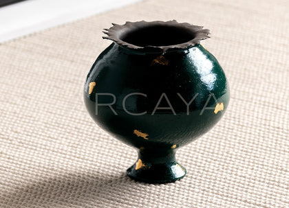 Dadan Dark Green Gilded Ceramic Vase - scene