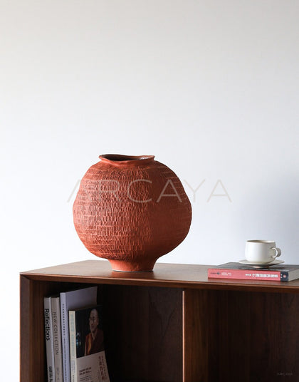 Red Ceramic Wedding Vase - scene