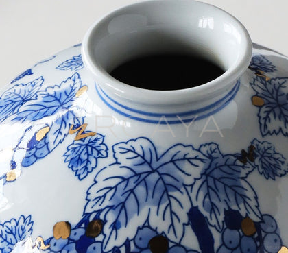 Jingdezhen Blue White Narrow Mouth Vase - scene