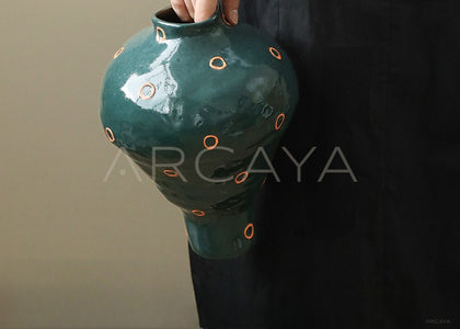 Dadan Jingdezhen Handmade Tabletop Vase - scene