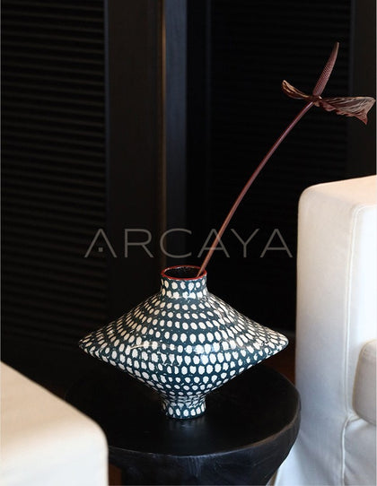 Dadan Geometric Diamond Ceramic Vase - scene