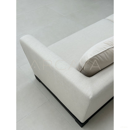 Little Frog Old Money Style Sofa - scene