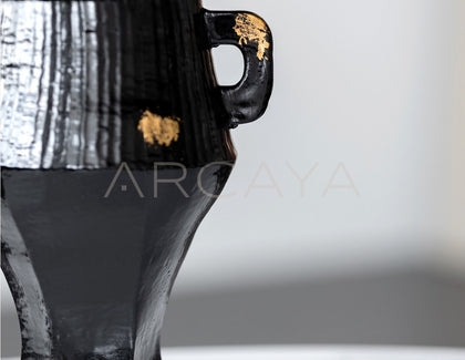 Dadan Ribbed Gilded Ceramic Vase - scene