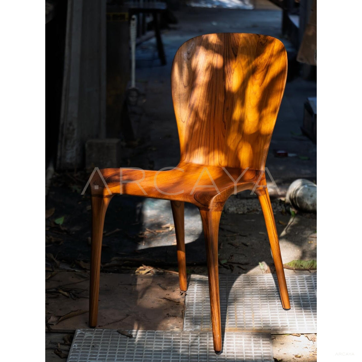 Teak Chair Light And Shadow in detail