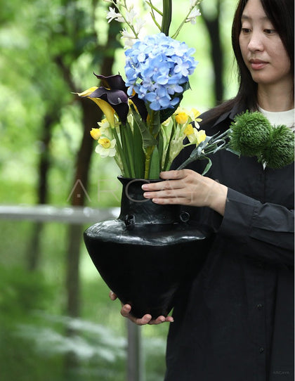 Dadan Handmade Conical Double Ear Vase - scene