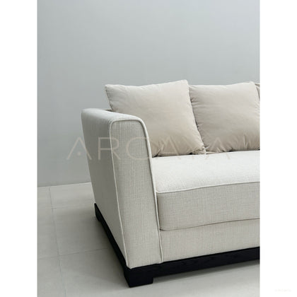 Little Frog Old Money Style Sofa - scene