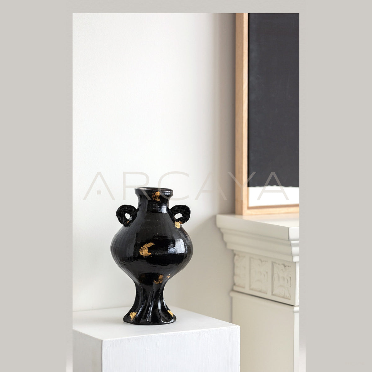 Black Gold Double Ear Vase in detail