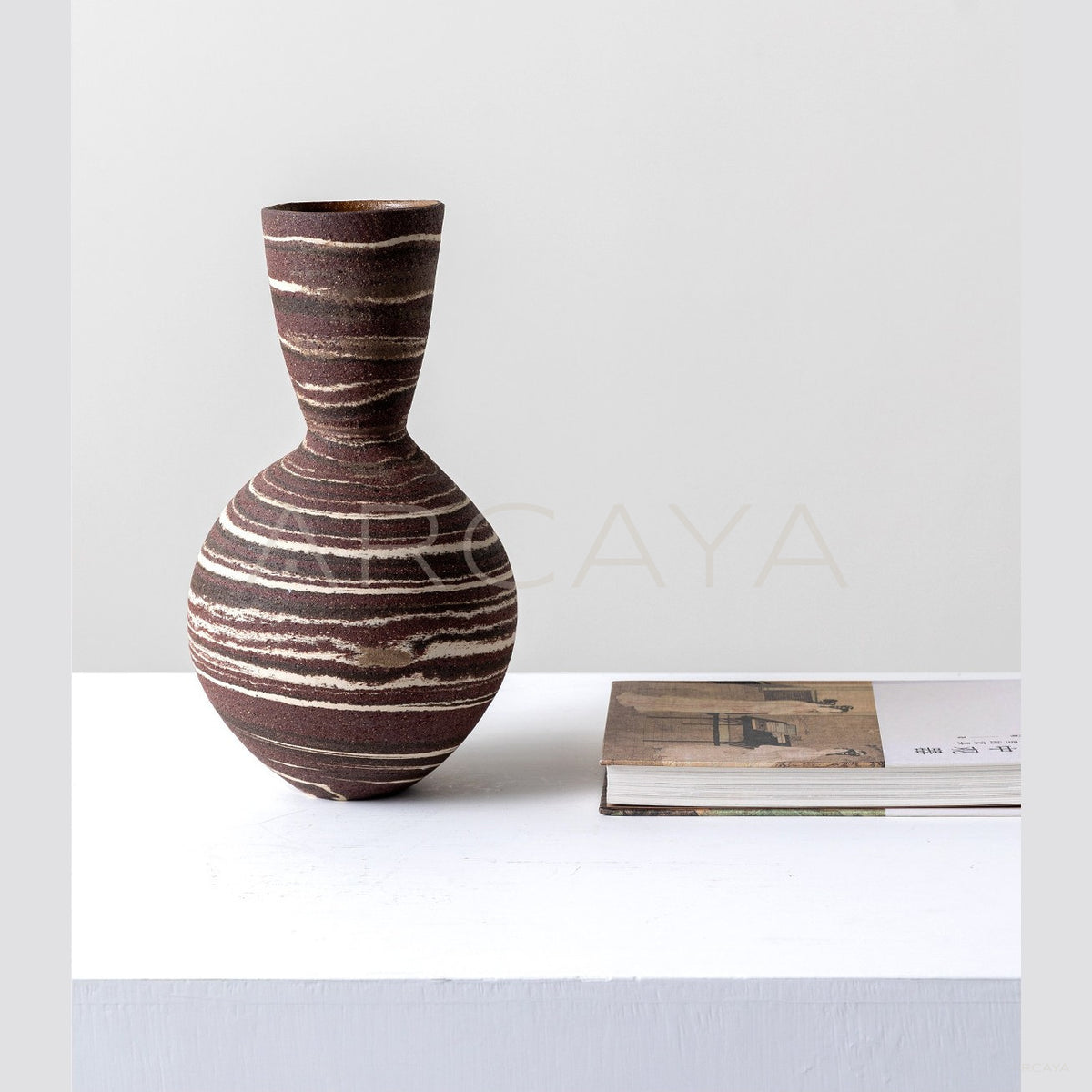 Marbled Clay Vase Living Room in detail