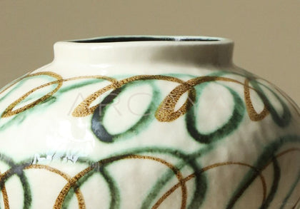 Dadan Jingdezhen Handmade Vase - scene