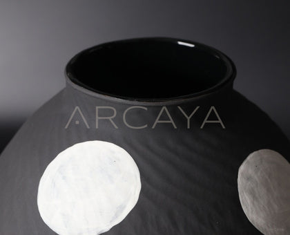 Dadan Jingdezhen Wabi Sabi Floor Jar Vase - scene