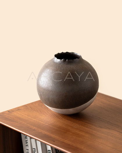 Dadan Silver Glaze Ceramic Vase Entryway - scene