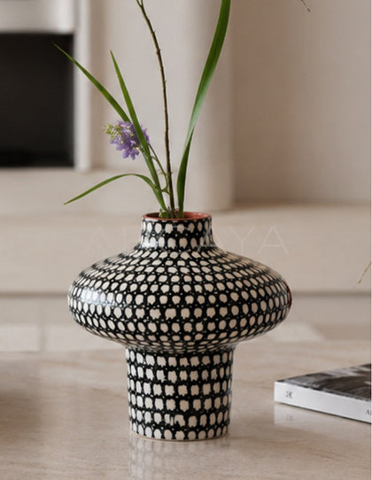 Dadan Hand Painted Plaid Vase 2 - scene