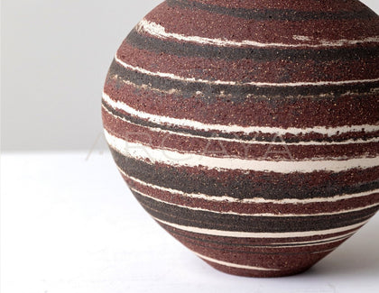 Dadan Wabi Sabi Twisted Pattern Vase - scene