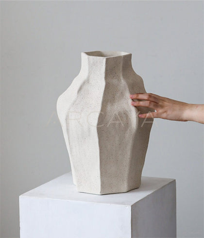 Lengyu Geometric Textured Sand Ceramic Vase - scene