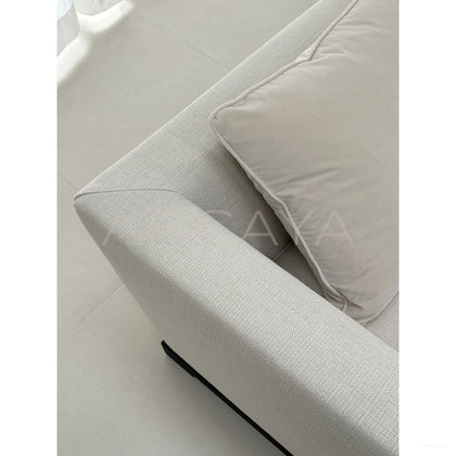 Little Frog Old Money Style Sofa - scene