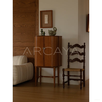 Heart Fluttering Cabinet - scene