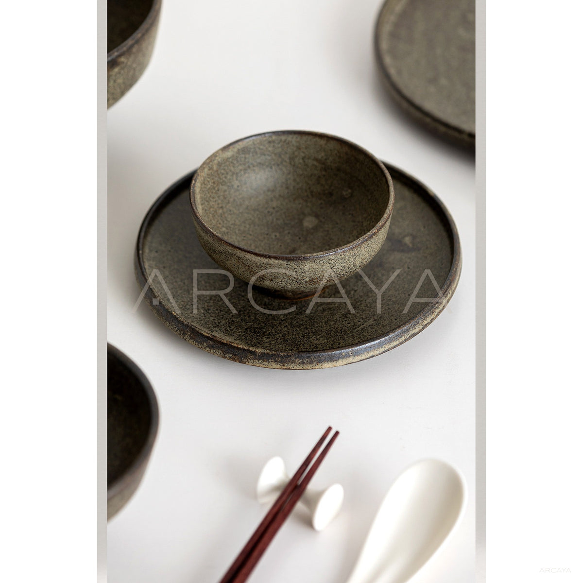 Vintage Textured Ceramic Tableware Set in detail