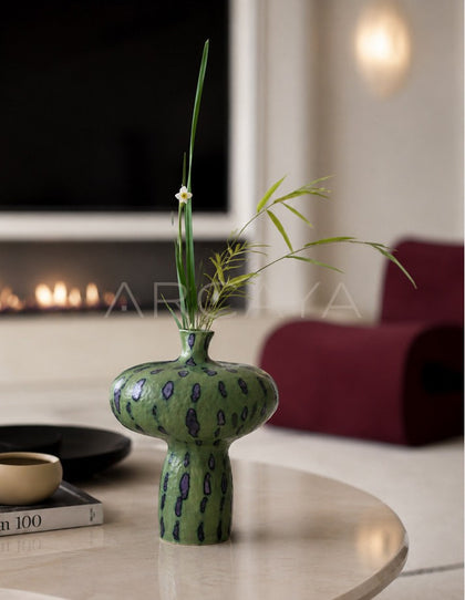 Dadan Vintage Art Ceramic Vase - scene