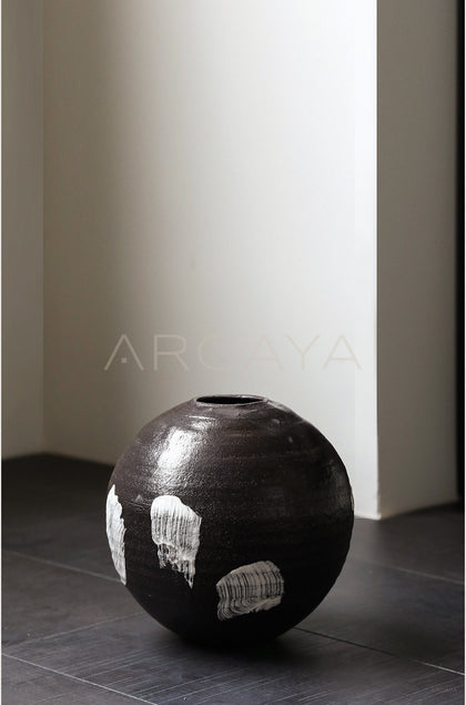 Sunxun Collab Black Brushed Ceramic Vase - scene