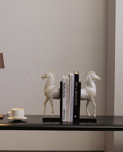 Horse Bookend Ornament - scene