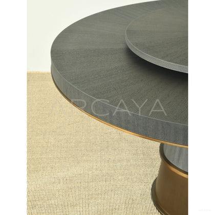 Italian Quiet Little Frog Round Dining Table - scene