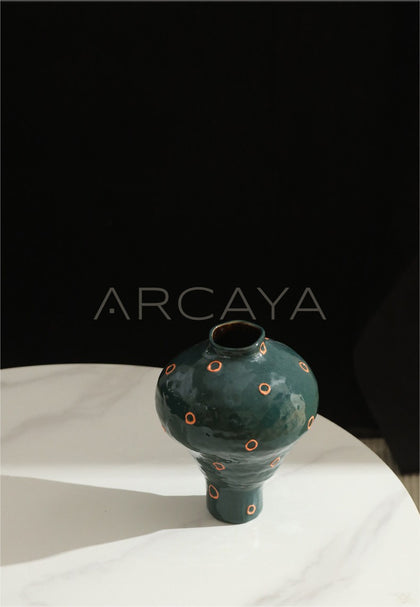 Dadan Jingdezhen Handmade Tabletop Vase - scene