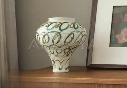 Dadan Jingdezhen Handmade Vase - scene