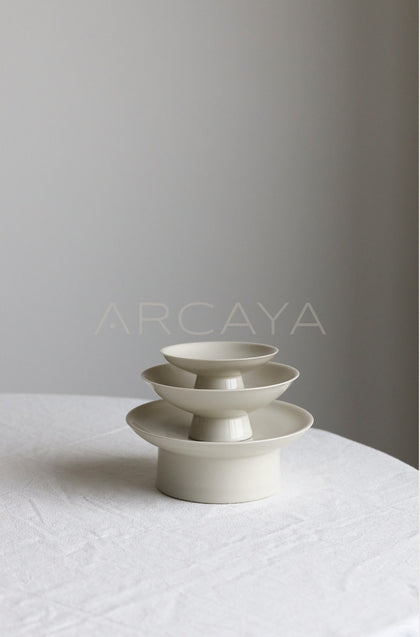 Sunxun Collab Footed Tea Snack Plate - scene