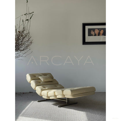 Relaxed Utopia Chaise Lounge - scene