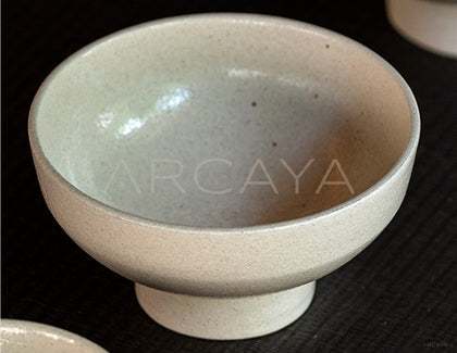 Vintage Plain Sand Cream Stoneware Tableware - scene