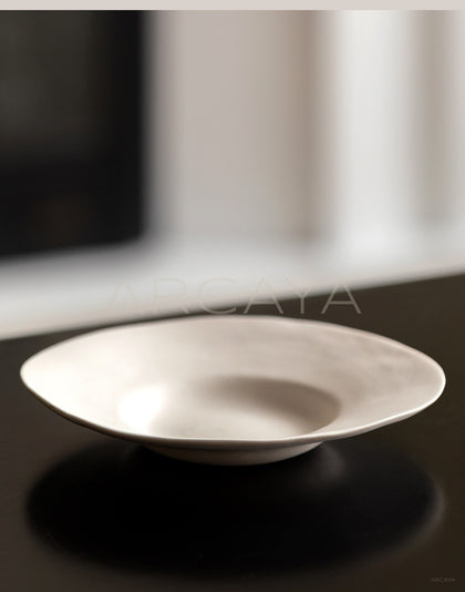 Amu Collab Cream Irregular Salad Plate - scene