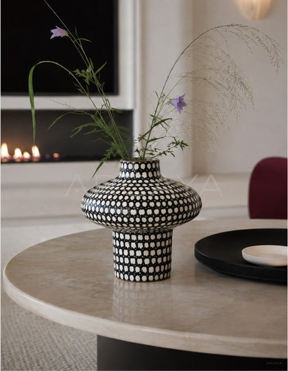 Dadan Hand Painted Plaid Vase 2 - scene