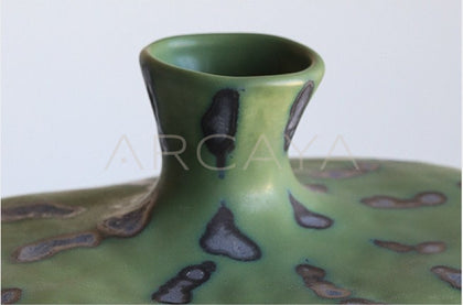 Dadan Speckled Ceramic Vase Hotel - scene
