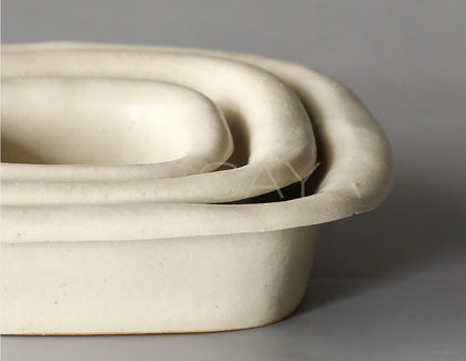 Amu Collab Folded Edge Square Ceramic Plate - scene