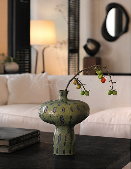 Dadan Speckled Ceramic Vase Hotel - scene