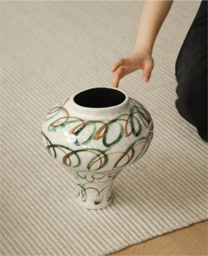 Dadan Jingdezhen Handmade Vase - scene