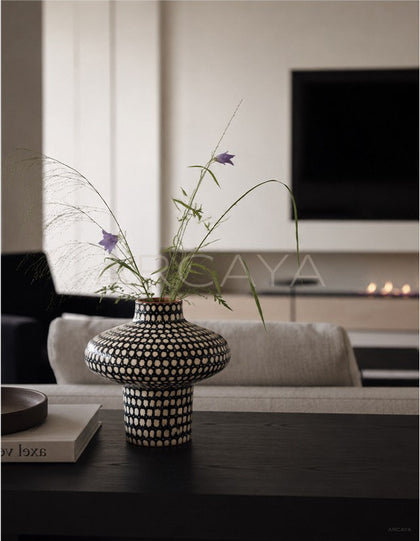 Dadan Hand Painted Plaid Vase 2 - scene