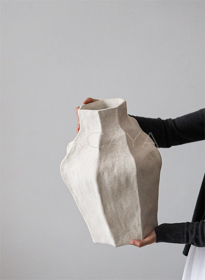 Lengyu Geometric Textured Sand Ceramic Vase - scene