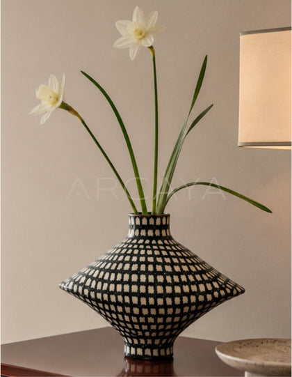 Dadan Hand Painted Geometric Vase Dining - scene