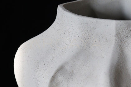 Lengyu Geometric Textured Sand Ceramic Vase - scene